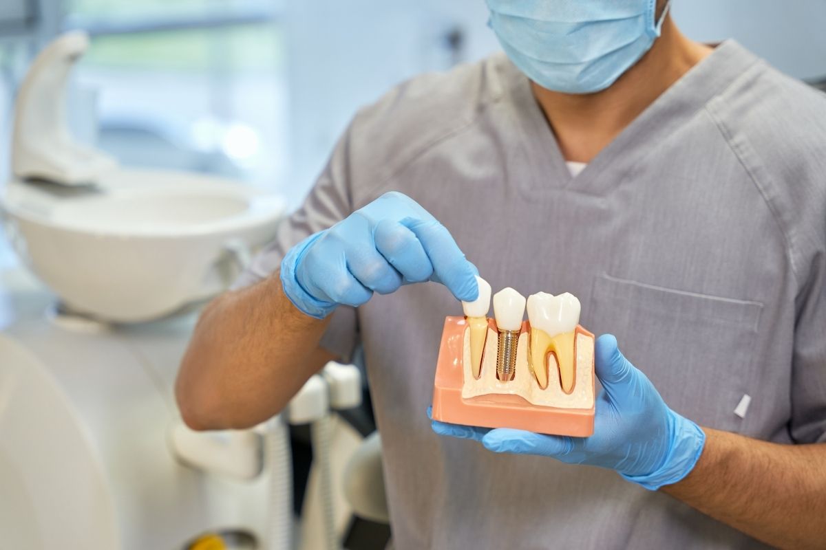 Dentist in Jeevan Bima Nagar